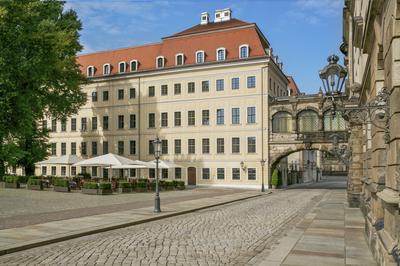 Palais Bistro  - Exterior