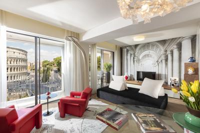Grand View Gallery Suite