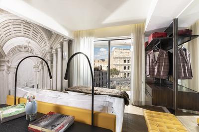 Grand View Gallery Suite