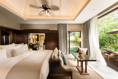 Beach Access Pool Villa bedroom with ceiling fan