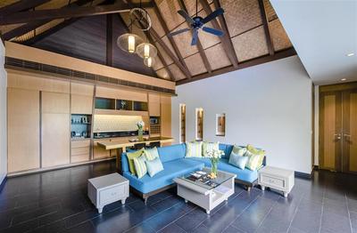 Living room area with corner sofa