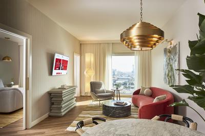 Deluxe Chamber King Suite
