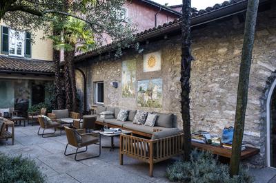 Cortile Barbarossa and Bassa Selim Bar