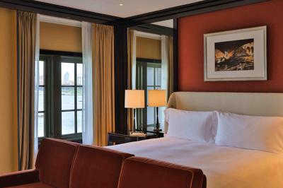 Junior Suite Corner City View