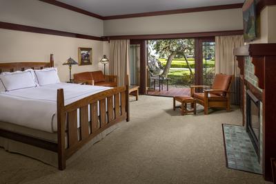 Golf Suite Bedroom Overview