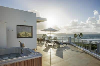 Oceanfront Deluxe Suite w/Jacuzzi