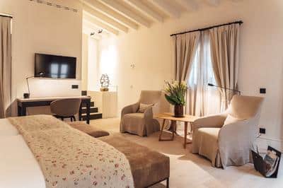 Singular Junior Suite