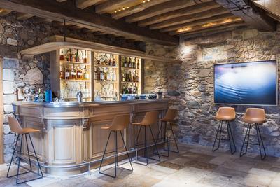 Longere Bar