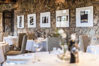 Dyades Restaurant