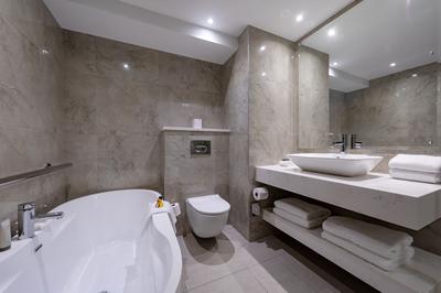 Deluxe Lough View Room