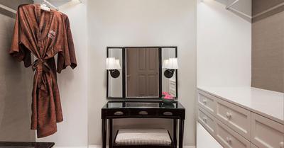 Colonial Suite