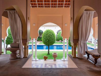 BodyHoliday image