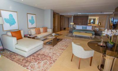 Grand Class Corner Suite