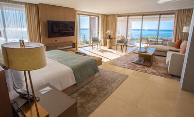 Grand Class Corner Suite
