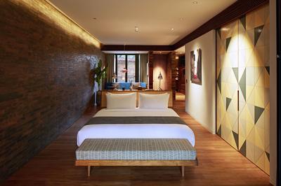 Pool Suite