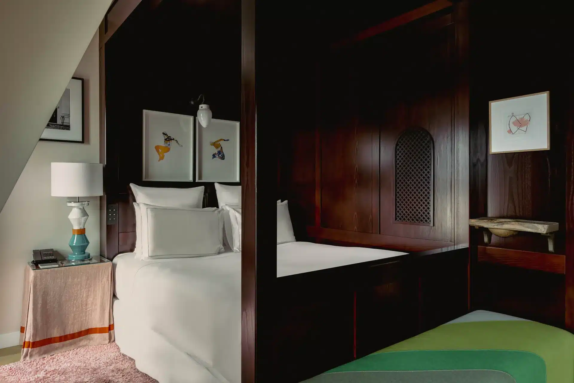 Classic Baldaquin Room