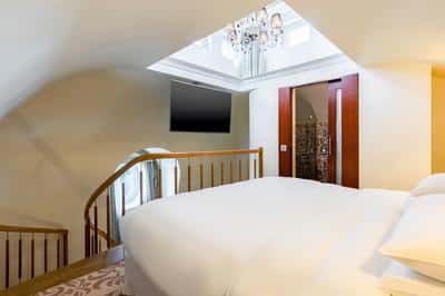 Deluxe Cupola Suite