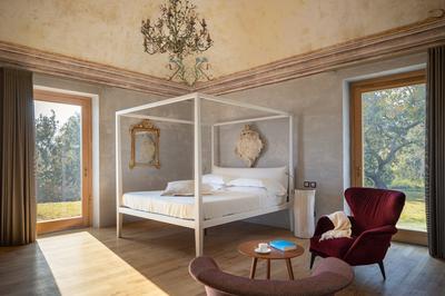 Monaci Pool Suite