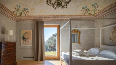 Monaci Pool Suite