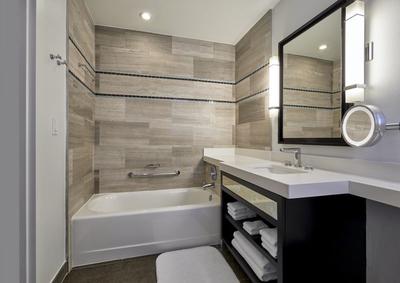 St. Moritz Balcony Suite Bathroom