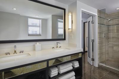 St. Moritz City View Suite Bathroom