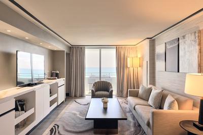 Suite Vice Presidential Ocean Front Livingroom