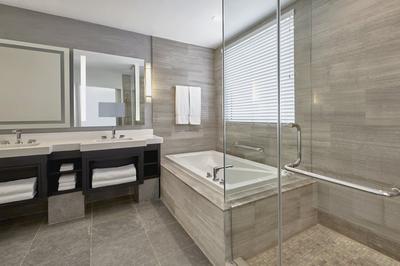 Ocean View King Suite Bathroom