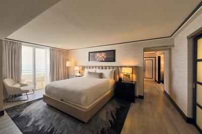 Suite Vice Presidential Ocean Front Bedroom