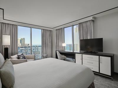 Partial Ocean View Suite Bedroom
