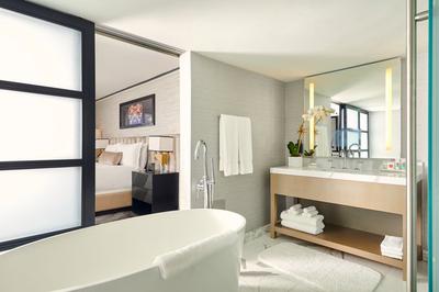 Suite Vice Presidential Ocean Front Bathroom