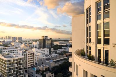 Suite Presidential City Skyline View Balcony