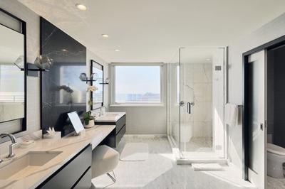 Presidential Ocean Front Suite Master Bathroom