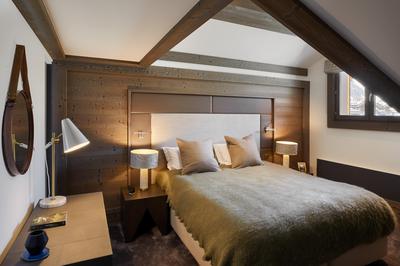 Four-Bedroom Deluxe Residence