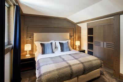 Four-Bedroom Deluxe Residence