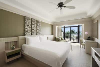 Deluxe Pool View Room