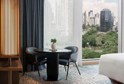 1 King Executive Suite With Balcony