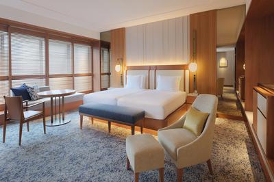2 Single Junior Suite Club Lounge Access