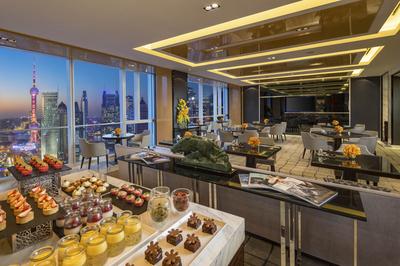 2 Twin Club Regent City View