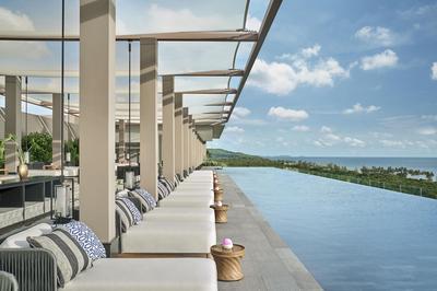 Outdoor Pool Oasis