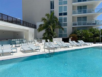 Rooftop Pool & Bar