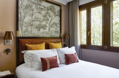 1 Queen Bed Standard