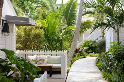 Essential King Patio