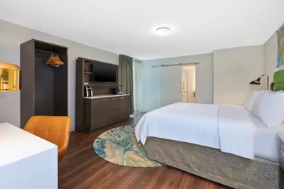 Guest room