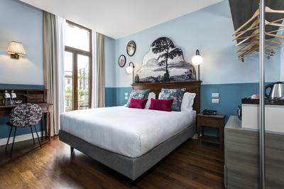 1 Queen Bed Standard With Terrrace
