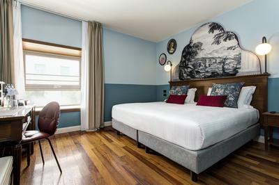 1 King Bed Premium