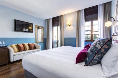 1 King Bed Premium