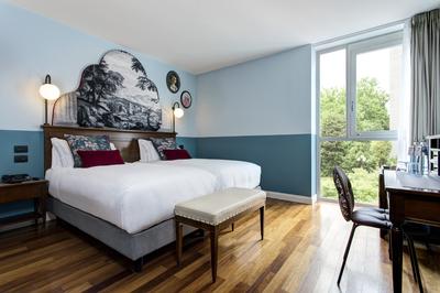 2 Twin Beds Premium