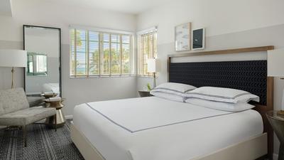 Oceanfront Room 1 King Bed
