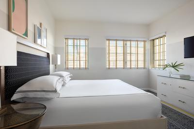 Deluxe Room 1 King Bed