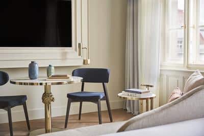 1 King Bed Premium